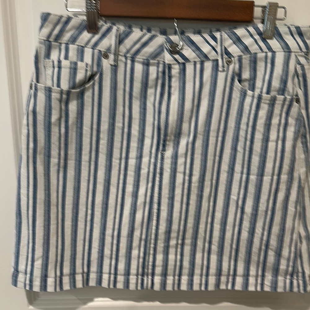 LOFT Women’s  Denim Blue Striped Mini Skirt Size 8